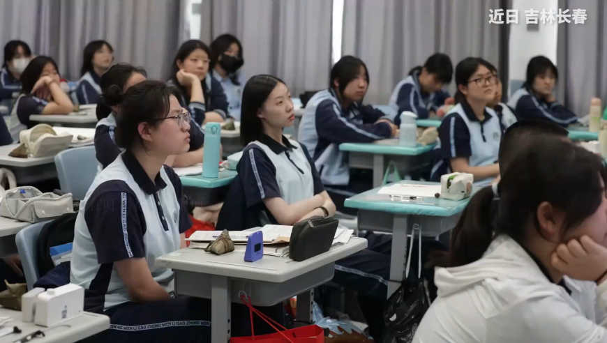 卖糖葫芦喷口水大姨称生意变差了,2025年新澳门开奖直播,精准解释落实的人生哲理_纪念版V12.23